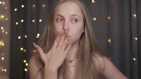  REYNA  my friend   online show from September 23, 2025, 3:04 pm