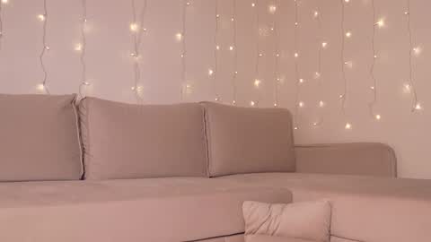 Snapshot of appr0ved_ chatting on February 15, 2026, 3:31 pm REYNA next stream is 11h of Feb online show from February 15, 2026, 3:31 pm