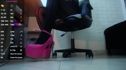 Aprhillove online show from October 9, 2025, 9:13 pm