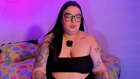 Snapshot of apriilpeach_ chatting on November 10, 2025, 11:37 pm Maria online show from November 10, 2025, 11:37 pm