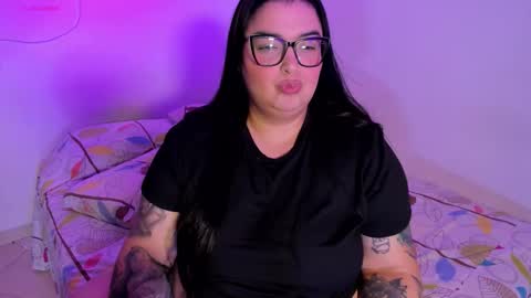 Snapshot of apriilpeach_ chatting on January 15, 2026, 12:26 am Maria online show from January 15, 2026, 12:26 am