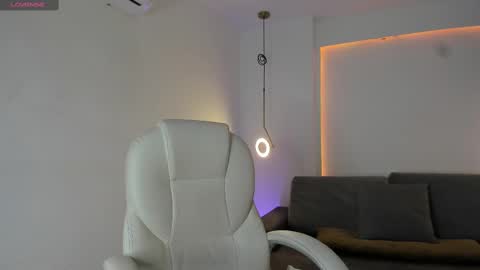 Snapshot of april_ebony18_ chatting on March 12, 2025, 10:26 am April online show from March 12, 2025, 10:26 am