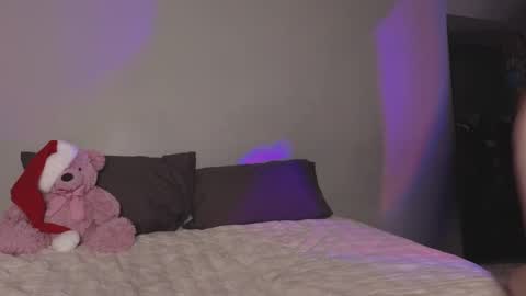 Snapshot of april_kampf_ chatting on January 25, 2025, 10:18 pm April online show from January 25, 2025, 10:18 pm