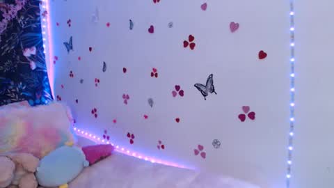 april_l6 online show from September 14, 2025, 9:58 pm