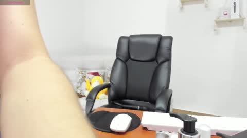 April online show from December 5, 2024, 8:22 pm