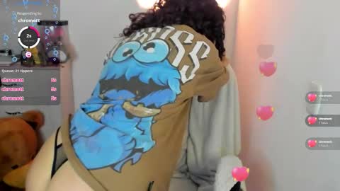 aqua emilly online show from December 4, 2025, 11:57 pm