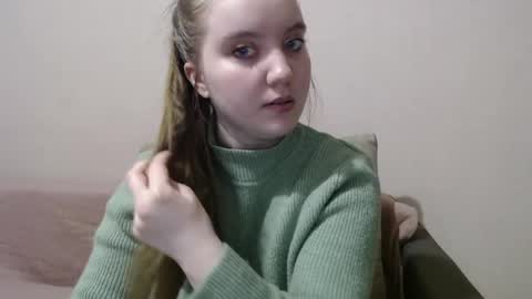 Snapshot of aquanarmin chatting on December 15, 2024, 11:01 am Josefin online show from December 15, 2024, 11:01 am