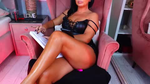 AQueenMonica online show from September 19, 2025, 6:41 pm