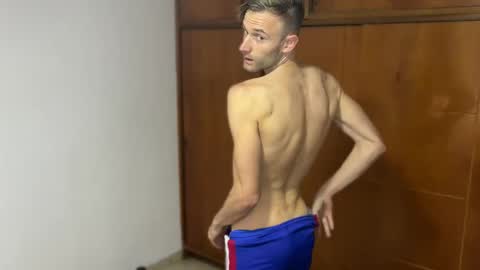 Snapshot of aquilesmade chatting on December 15, 2024, 3:53 pm Aquilesmade online show from December 15, 2024, 3:53 pm