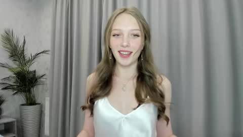 Lina online show from September 30, 2025, 9:25 am