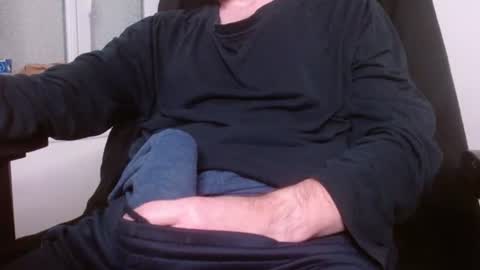 Snapshot of arekusan6 chatting on December 3, 2024, 3:33 pm Arek online show from December 3, 2024, 3:33 pm