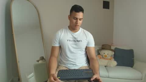 Snapshot of areslevi chatting on February 5, 2026, 6:34 pm ares levi online show from February 5, 2026, 6:34 pm