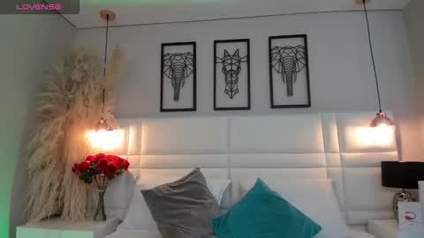 ari_lynn_ online show from October 28, 2025, 3:10 am