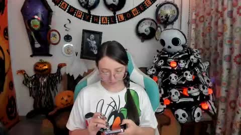 Snapshot of aria_alaia chatting on October 7, 2025, 3:04 am Linda online show from October 7, 2025, 3:04 am