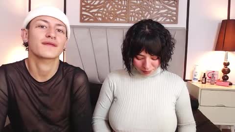 aria y orien  online show from March 9, 2025, 10:52 am