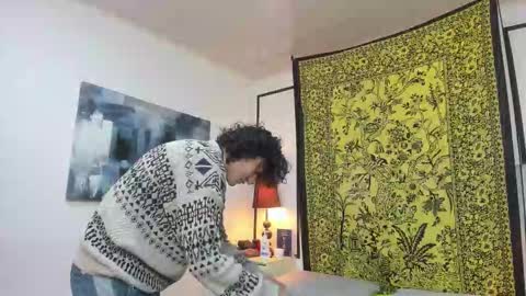 aria y orien  online show from October 3, 2025, 11:18 am