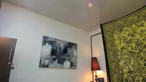 aria y orien  online show from October 20, 2025, 10:59 am