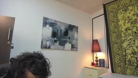 aria y orien  online show from December 14, 2025, 11:04 am