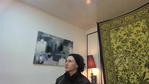 aria y orien  online show from December 23, 2025, 11:08 am