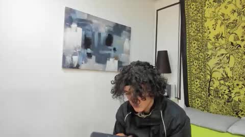 aria y orien  online show from January 8, 2026, 11:01 am