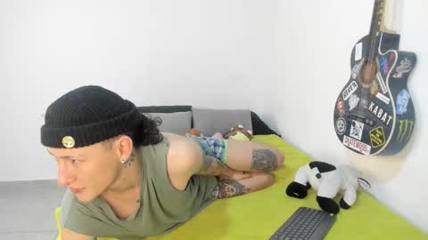 aria y orien  online show from January 15, 2026, 11:37 am