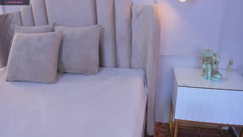 Aria  online show from December 18, 2024, 2:53 am