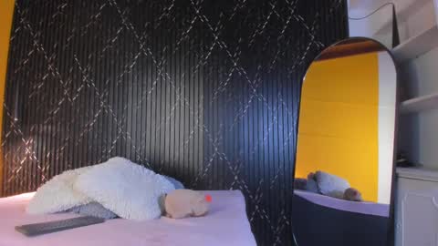 Aria Millers  online show from November 4, 2025, 11:20 am