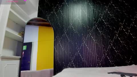 Aria Millers  online show from November 30, 2025, 9:57 am