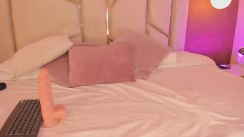 I OOT online show from November 24, 2025, 4:51 pm