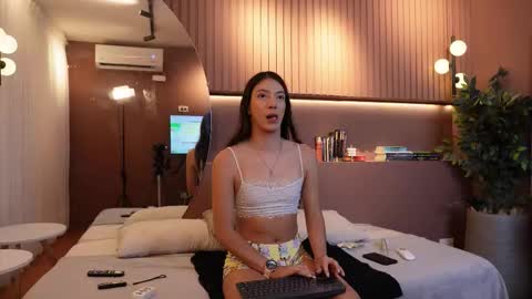 Ariaa online show from September 22, 2025, 6:43 pm