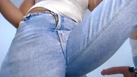 ariacoral online show from September 20, 2025, 12:39 pm