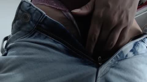 ariacoral online show from November 7, 2025, 1:33 pm