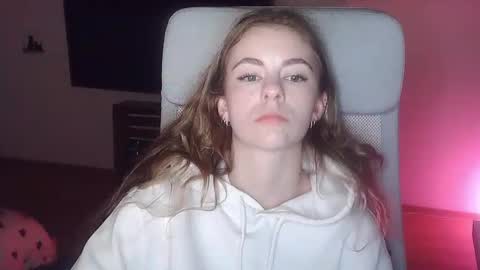 AriaCreazy online show from November 17, 2025, 9:31 pm