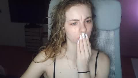 AriaCreazy online show from April 2, 2026, 8:39 pm