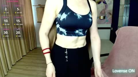 AriaGray online show from April 1, 2026, 12:17 pm