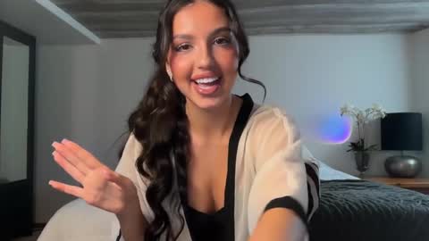 Aria  online show from September 10, 2025, 3:34 pm