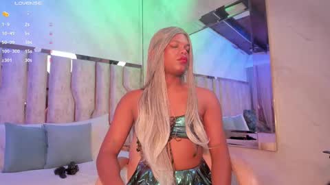 ariana_grande233 online show from March 24, 2026, 11:37 am