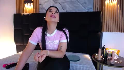 Snapshot of ariana_hill_ chatting on November 11, 2025, 3:28 am ariana_hill_ online show from November 11, 2025, 3:28 am