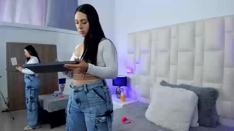  ariana  online show from September 25, 2025, 8:34 pm