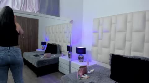  ariana  online show from February 3, 2026, 7:08 pm