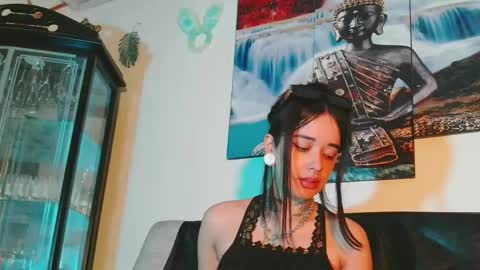 ariana_whitee online show from May 10, 2026, 9:03 am
