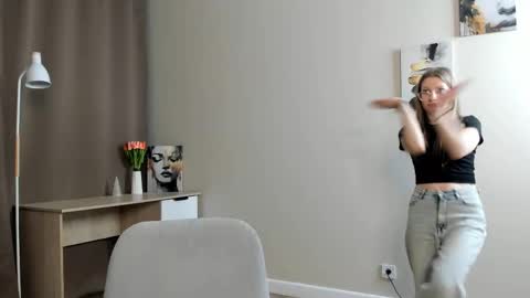 Snapshot of arianaabramek chatting on February 6, 2026, 7:28 pm Alice online show from February 6, 2026, 7:28 pm