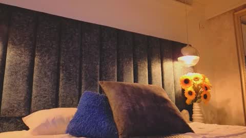 Arianna online show from March 18, 2026, 7:39 pm