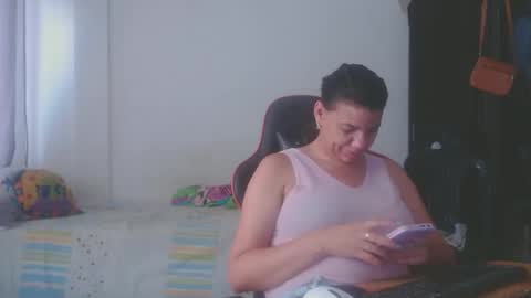 ariannaloovel online show from April 22, 2026, 4:52 pm