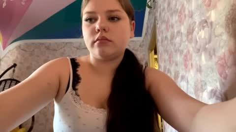 Snapshot of ariannehug chatting on June 9, 2026, 7:09 am Ellie online show from June 9, 2026, 7:09 am