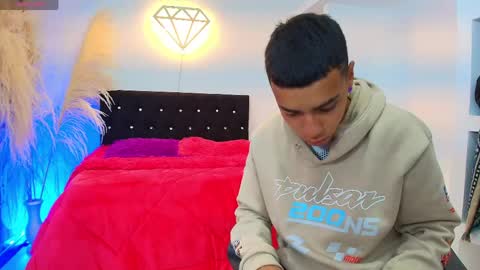 ariatna_andy online show from April 18, 2026, 7:58 pm