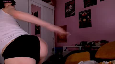 aribluush online show from November 13, 2025, 6:34 am