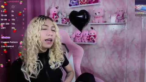 Ari Bunnie  online show from November 14, 2025, 9:57 pm