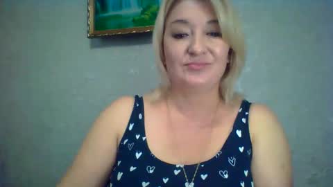 Snapshot of arielxloveresss chatting on October 6, 2025, 8:01 am ArielXLoveresss online show from October 6, 2025, 8:01 am