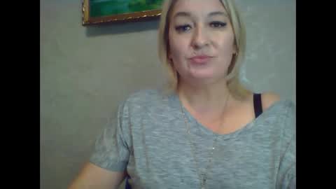 Snapshot of arielxloveresss chatting on October 16, 2025, 3:13 pm ArielXLoveresss online show from October 16, 2025, 3:13 pm